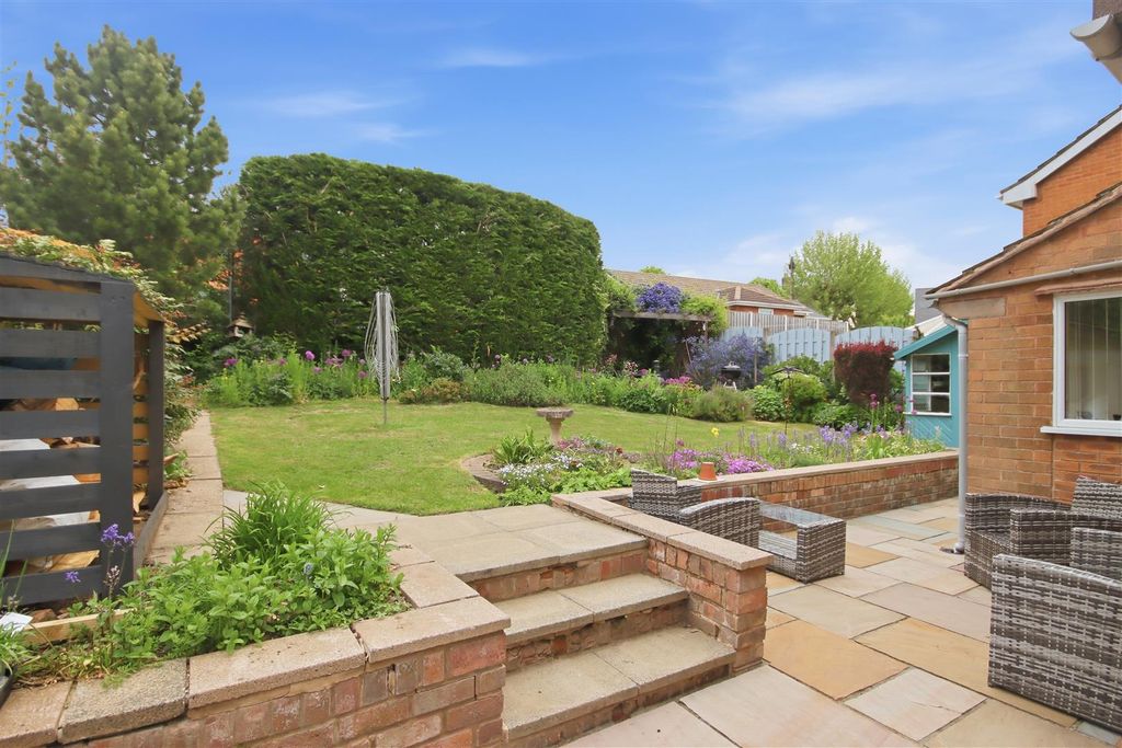 Property photo 3 of 18 Rear Garden 1