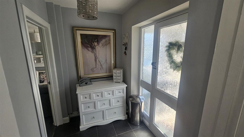Property photo 2 of 17 Entrance Porch