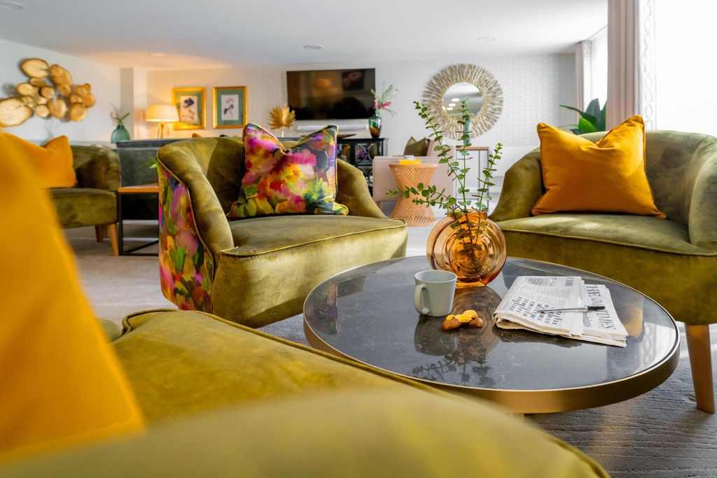 Property photo 2 of 21 Matcham Grange, Harrogate - Communal Lounge