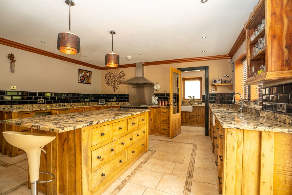 Additional image 11 of 6 bed detached house for saleWild Grove, Pudsey LS28
