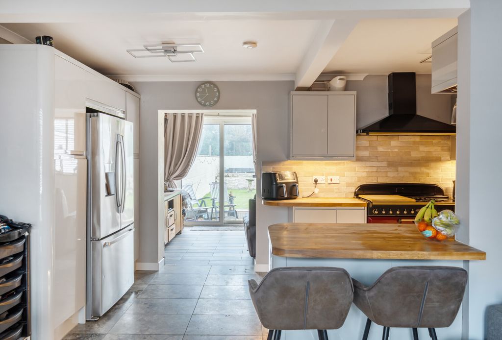 Property photo 2 of 21 Family/Dining Room