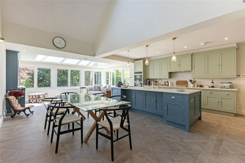 Property photo 2 of 15 Kitchen/Breakfast