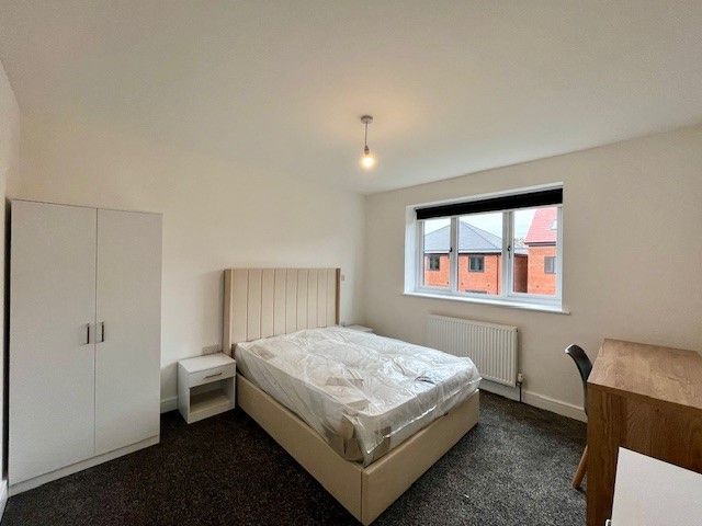 Property photo 1 of 4 Bedroom