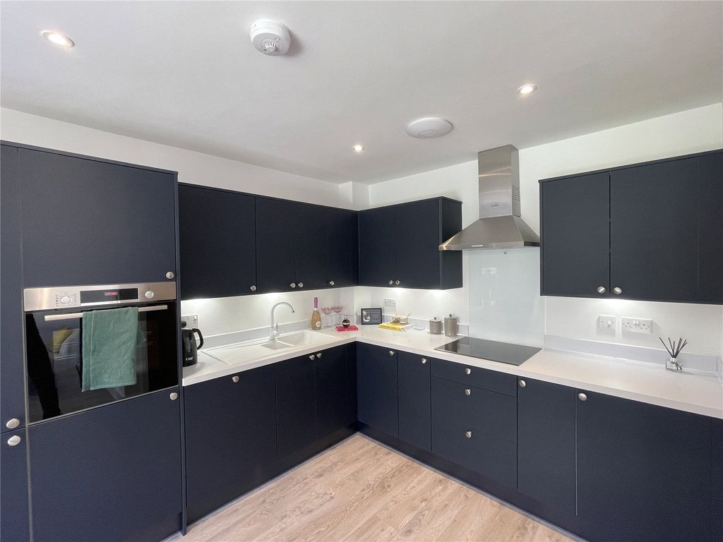 Property photo 2 of 11 Kitchen