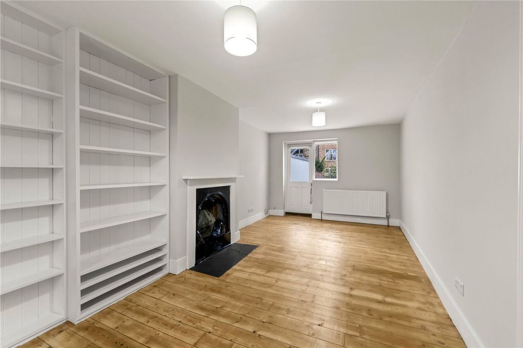 Property photo 3 of 12 Reception