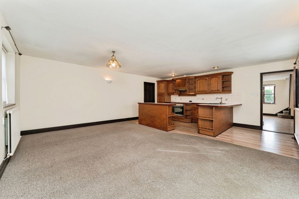 Property photo 2 of 25 Pbox-Img.Jpg