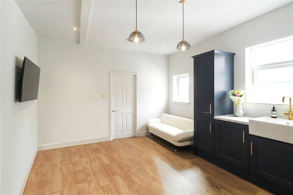 Property photo 3 of 9 Picture No. 08