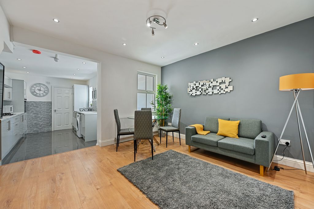 Property photo 3 of 5 Cs - 1 Clifton Road - Receptiona3 (1)