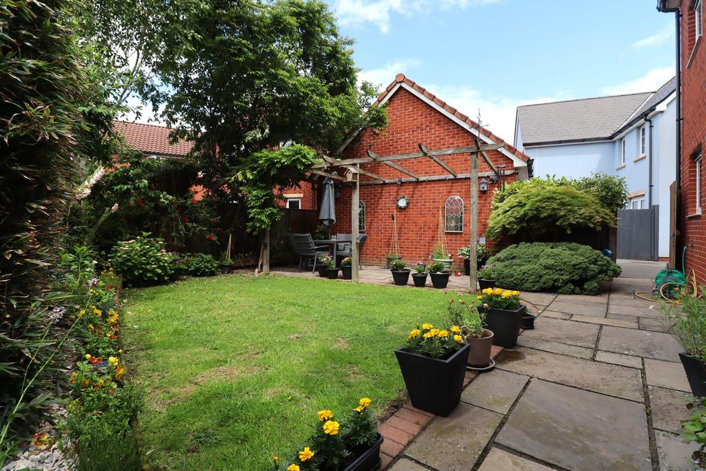 Property photo 2 of 44 Rear Garden