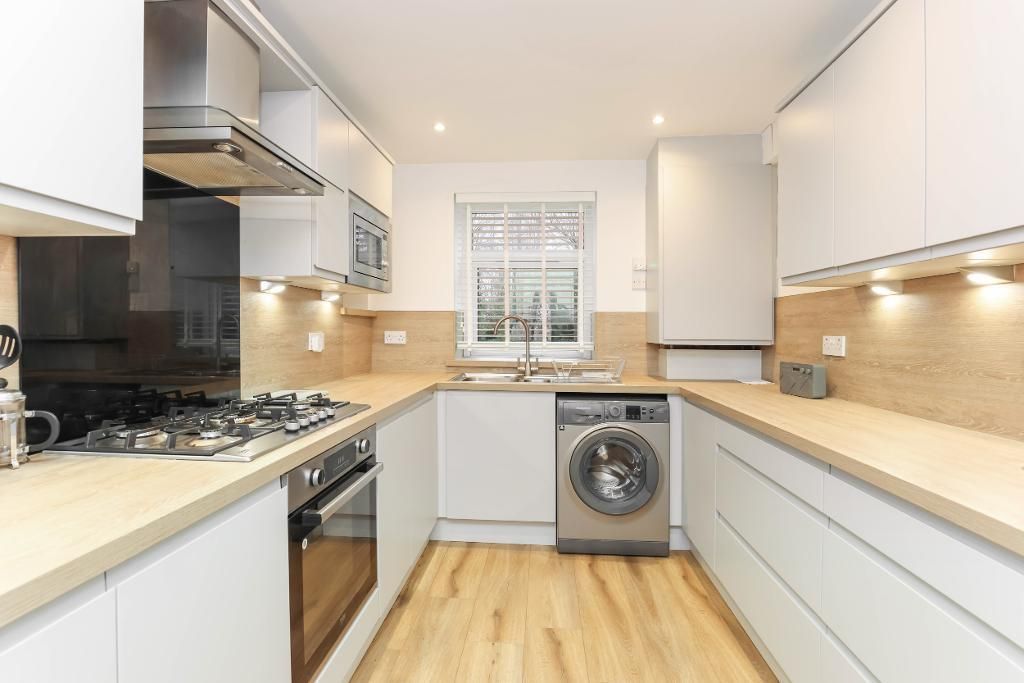 Property photo 3 of 20 Kitchen