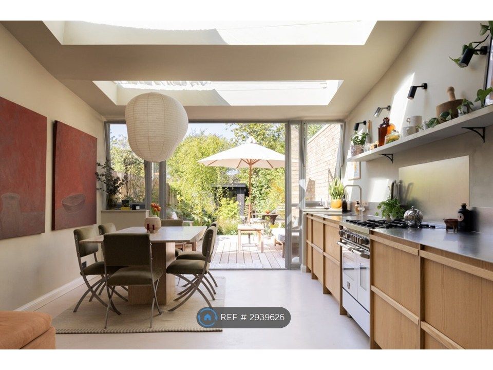 Property photo 1 of 32