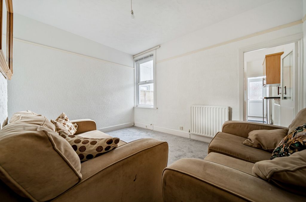 Property photo 3 of 8 1375365-3-69089Cf...