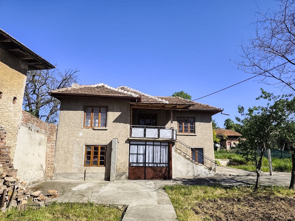 Property photo 1 of 27