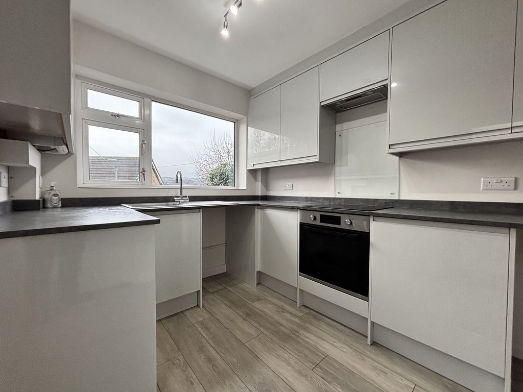 Property photo 3 of 8 Kitchen