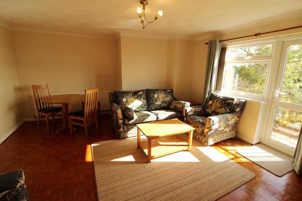 Property photo 3 of 8 Living+Room 1
