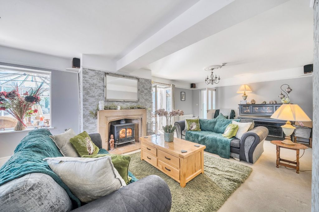 Property photo 3 of 23 Sitting Room