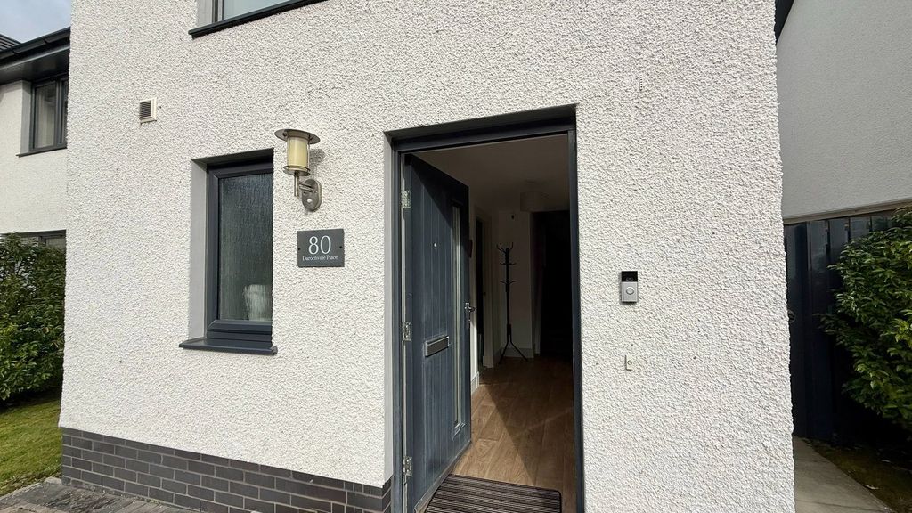 Property photo 2 of 33