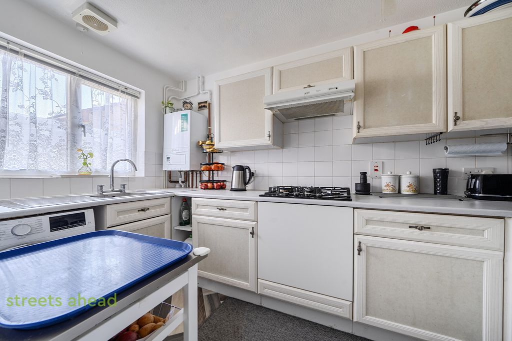 Property photo 3 of 15 099Ef81B-054E-4Bd...