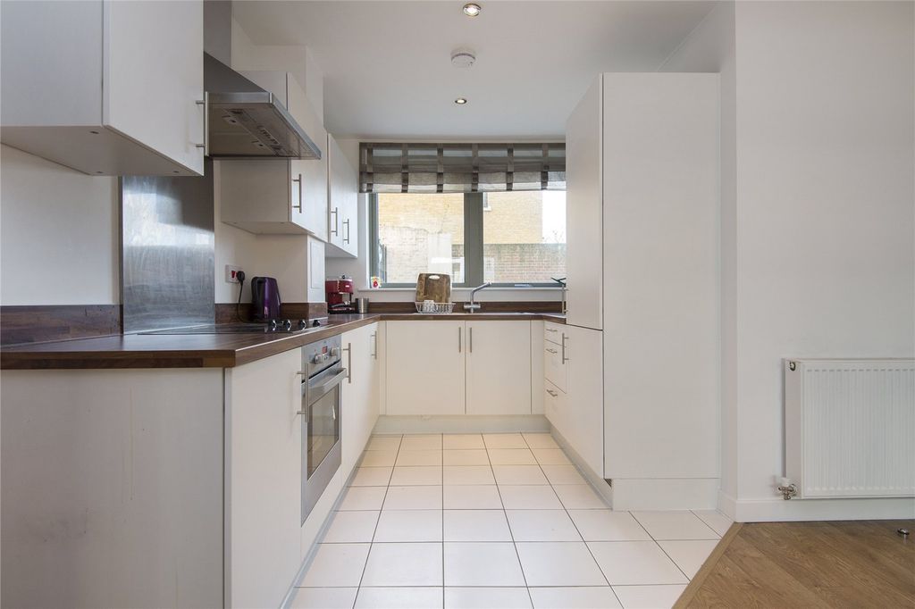 Property photo 3 of 7 Kitchen