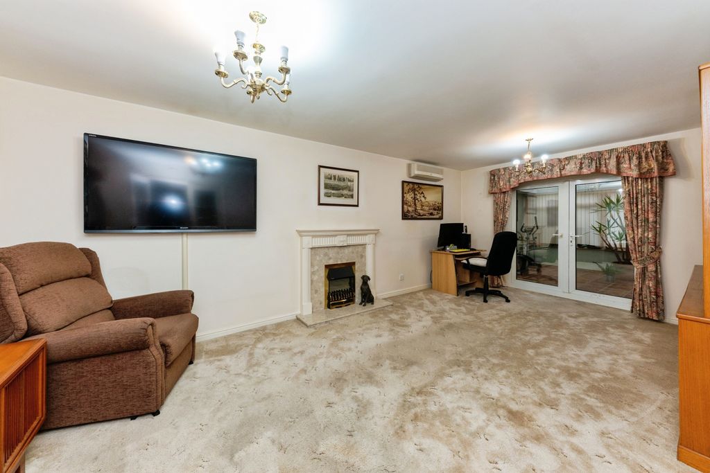 Property photo 2 of 20 Lounge.