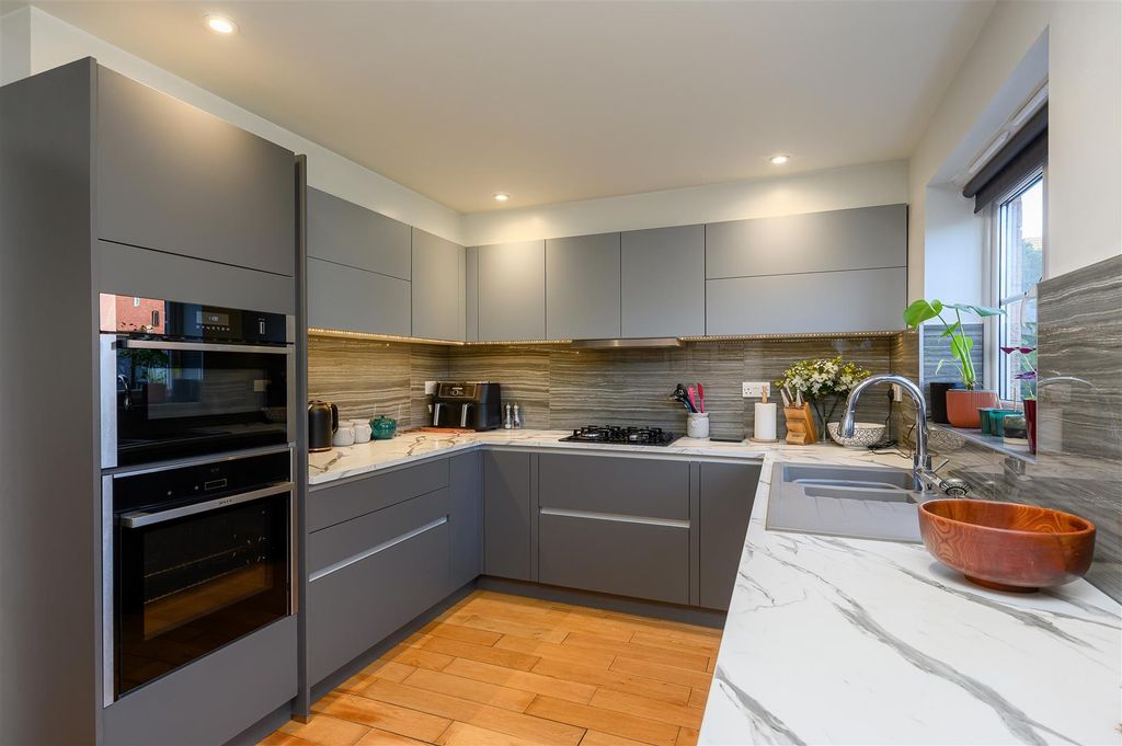 Property photo 1 of 16 Kitchen