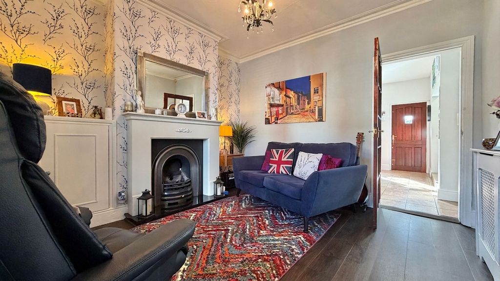 Property photo 3 of 14 Lounge