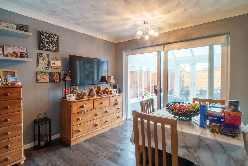 Property photo 2 of 21