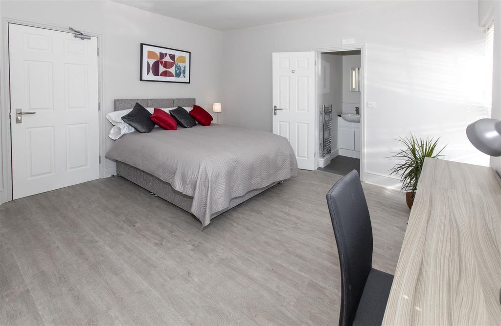 Property photo 1 of 8 Rm3 3.Jpg
