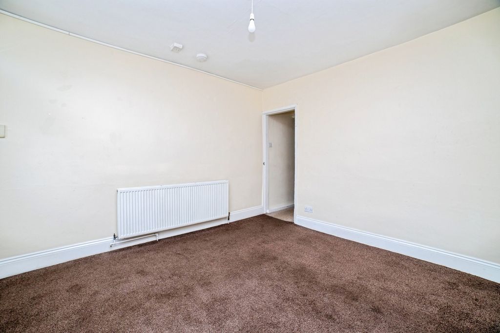 Property photo 3 of 14 Lounge