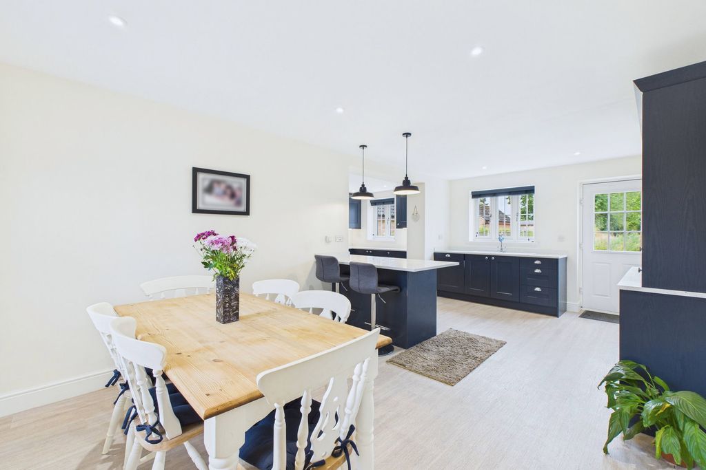 Property photo 2 of 35