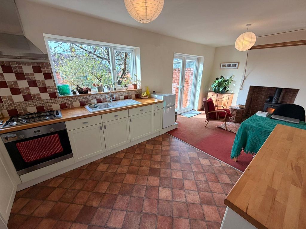 Property photo 2 of 15 Picture No. 12