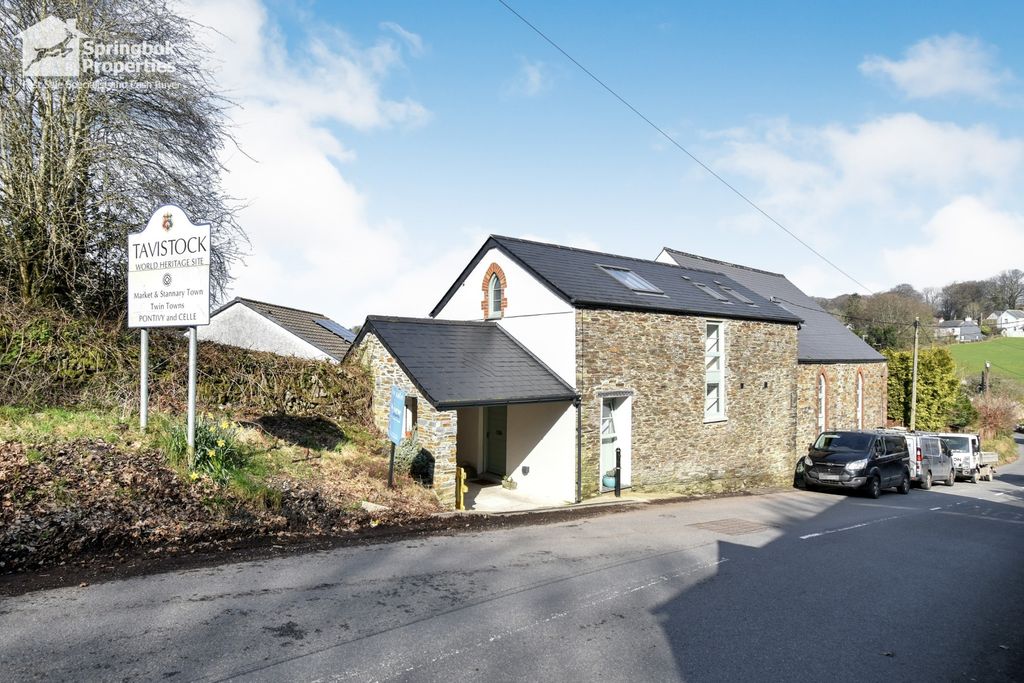 Property photo 1 of 18 Front View