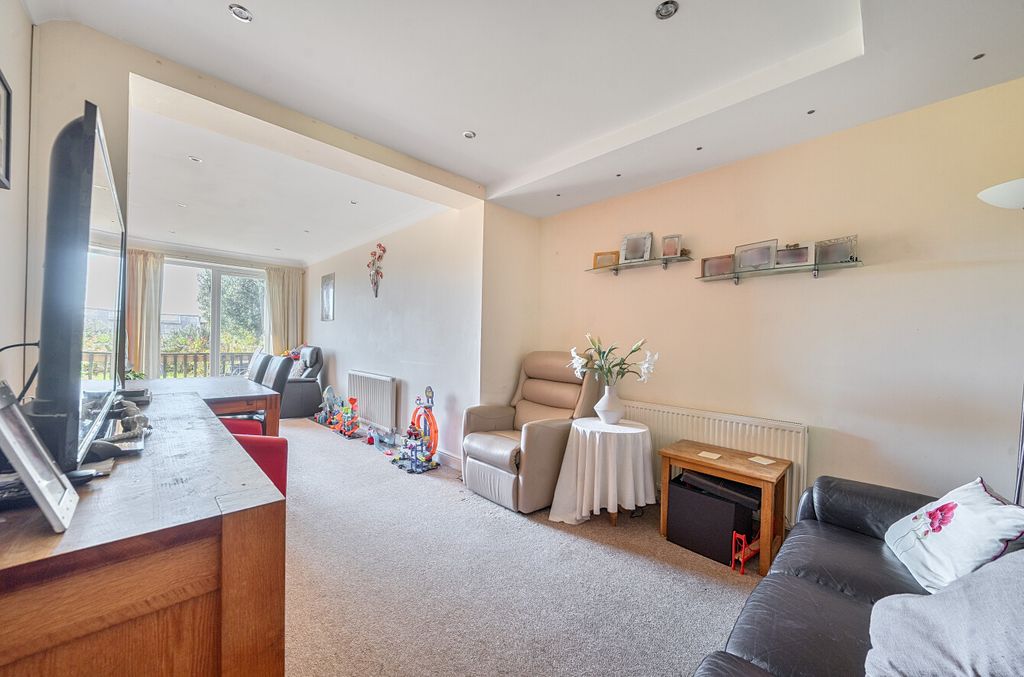 Property photo 2 of 14 1435925-19-69d4d0...