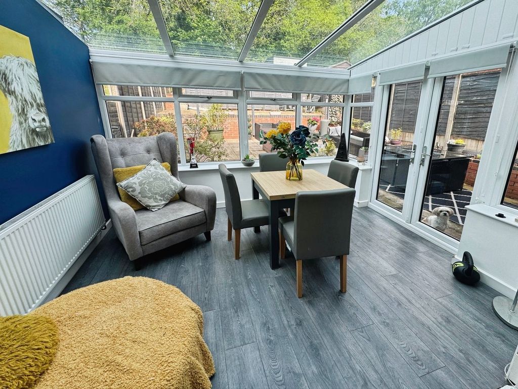 Property photo 3 of 20 Conservatory