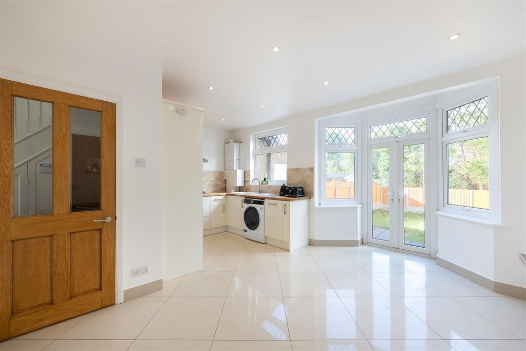 Property photo 2 of 15 Pymmes 2.Jpg