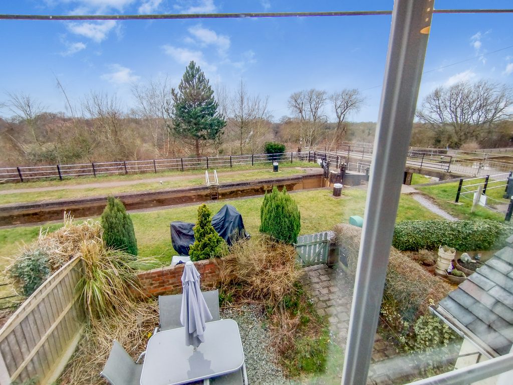 Property photo 1 of 25