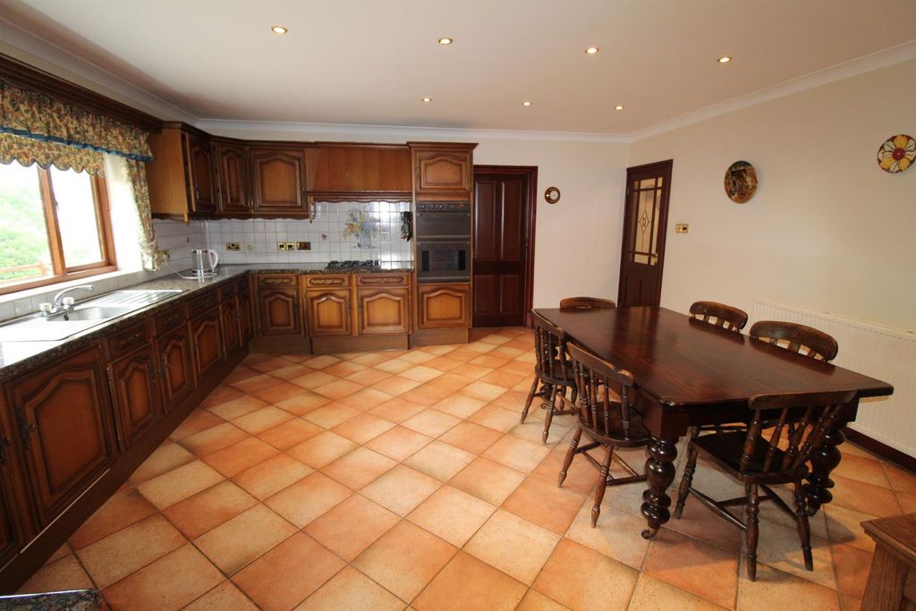 Property photo 3 of 26 Kitchen