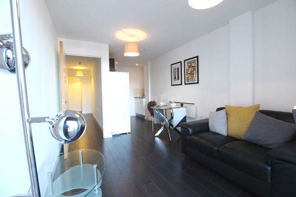 Property photo 2 of 8