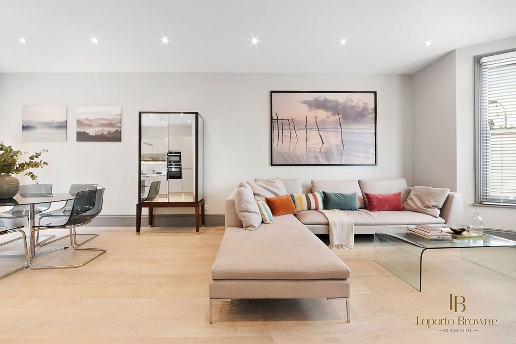 Property photo 3 of 31