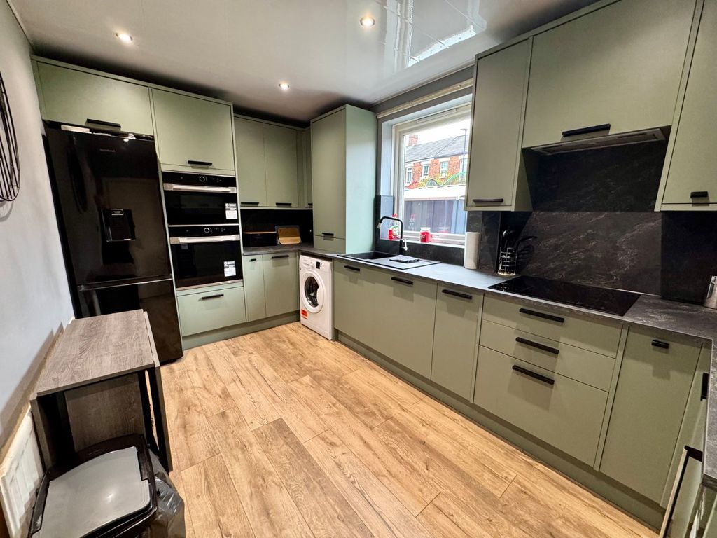 Property photo 1 of 9 Kitchen