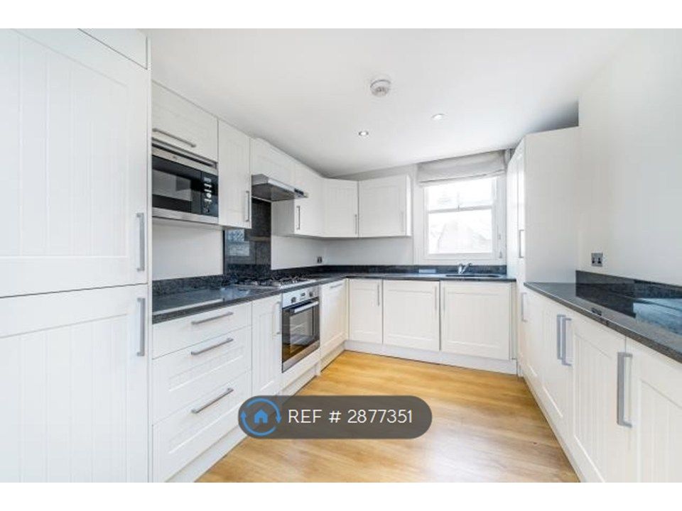 Property photo 2 of 12 Kitchen