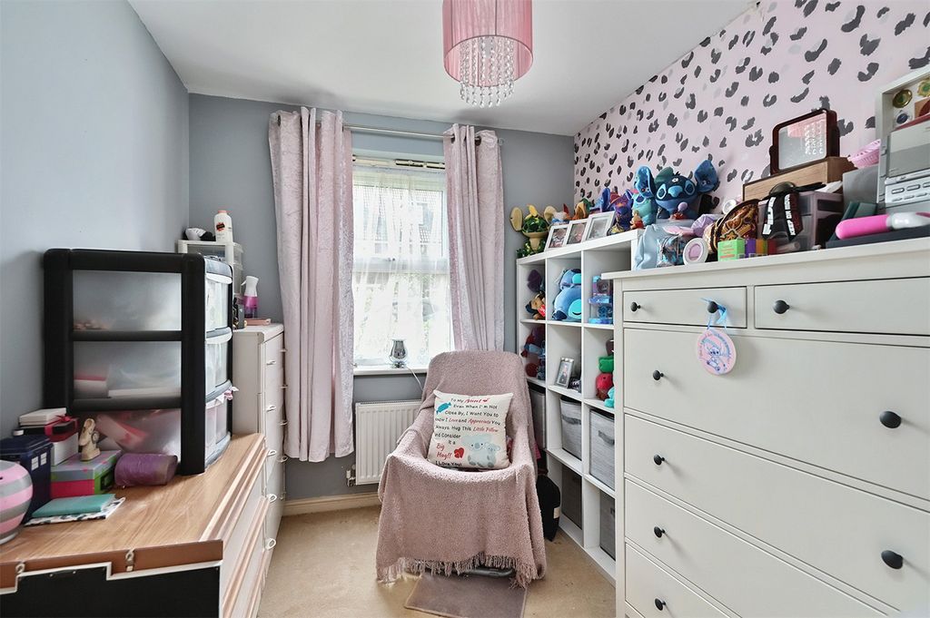 Additional image 5 of 2 bed flat for saleHaskins Gardens, Farnborough GU14