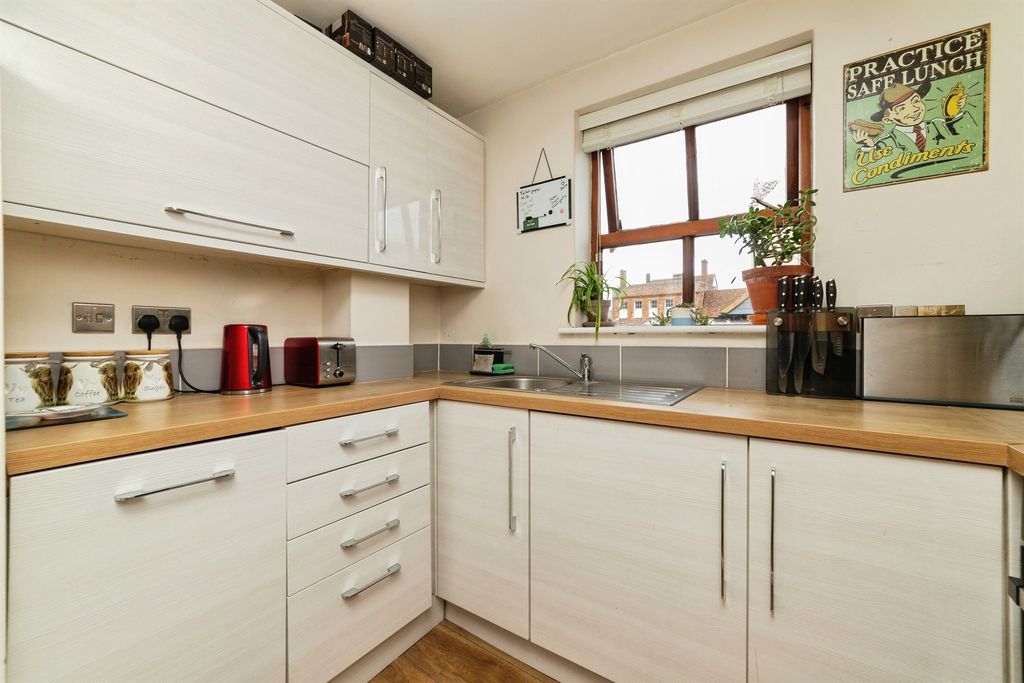 Additional image 5 of 1 bed flat for saleWhitehorse Street, Baldock SG7
