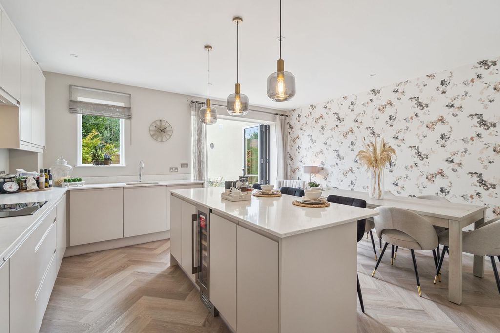 Property photo 3 of 15 Kitchen_Dining (3)