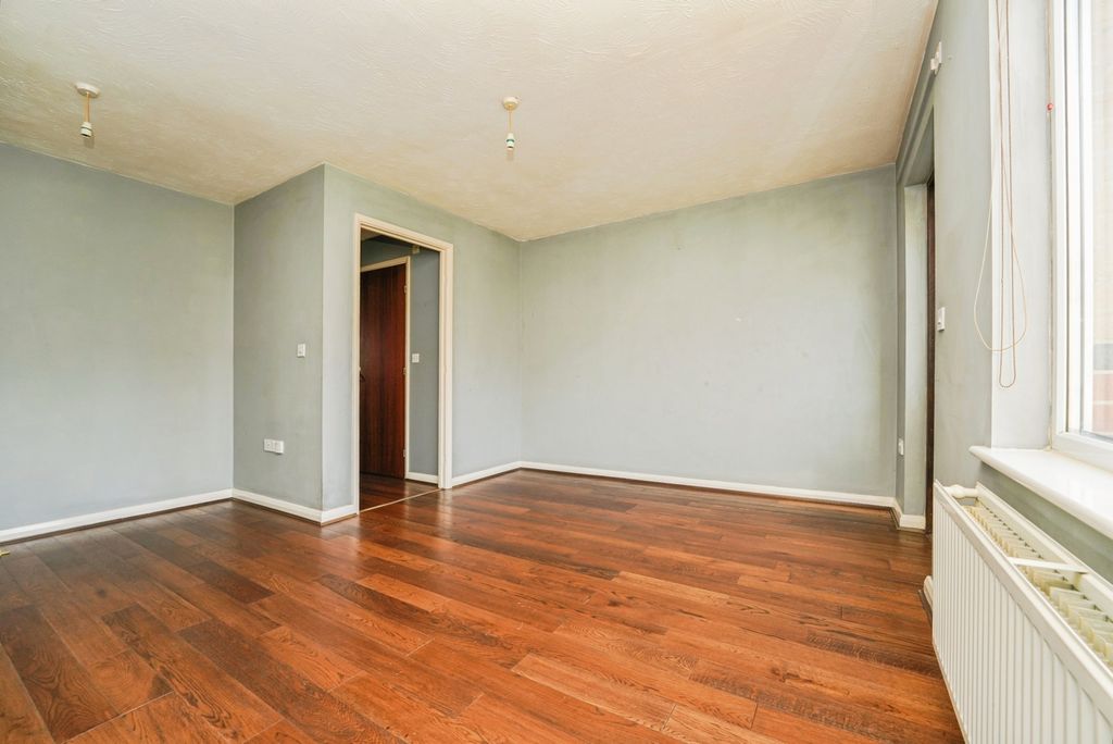Property photo 3 of 12 Pbox-Img.Jpg