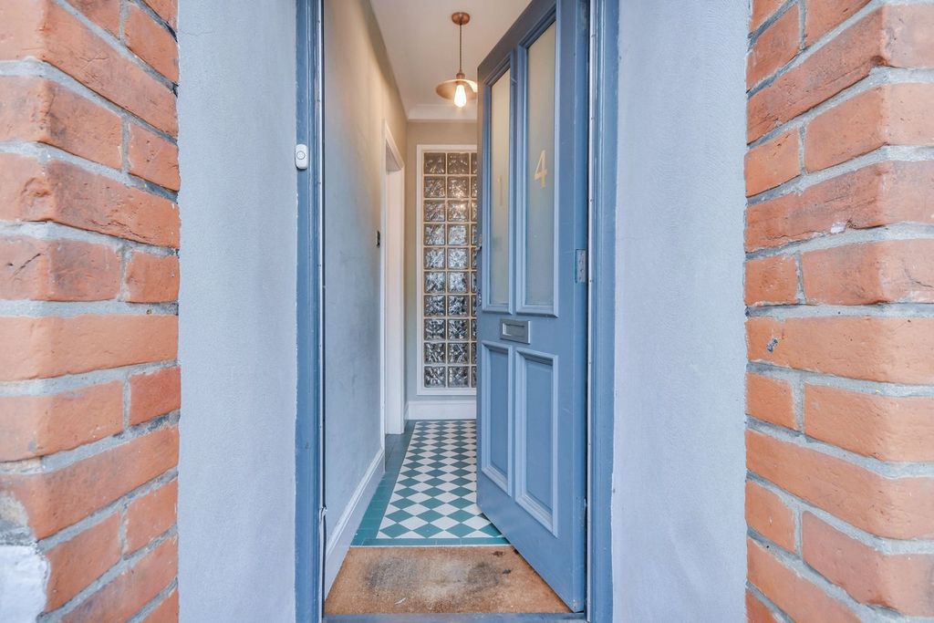 Property photo 2 of 21