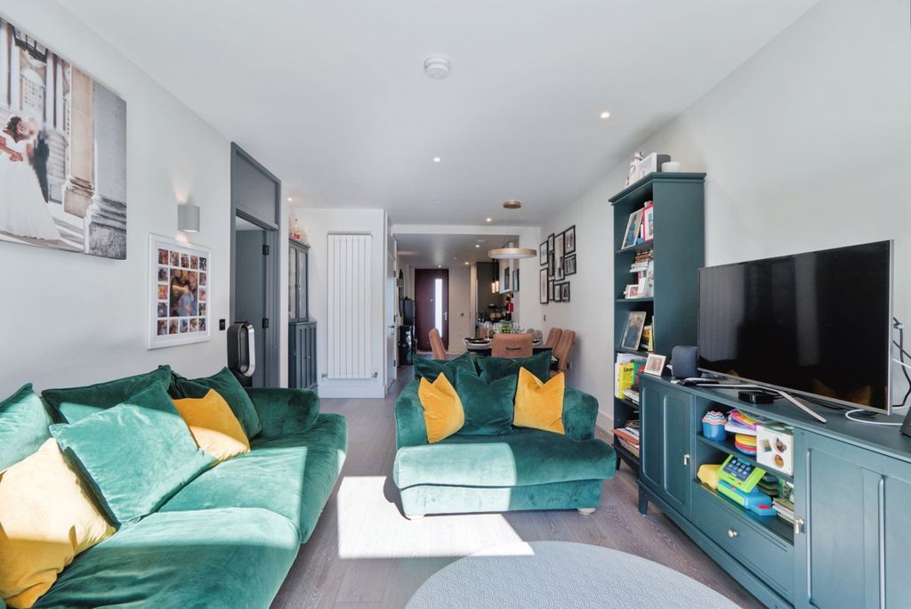 Property photo 2 of 37 Pbox-Img.Jpg