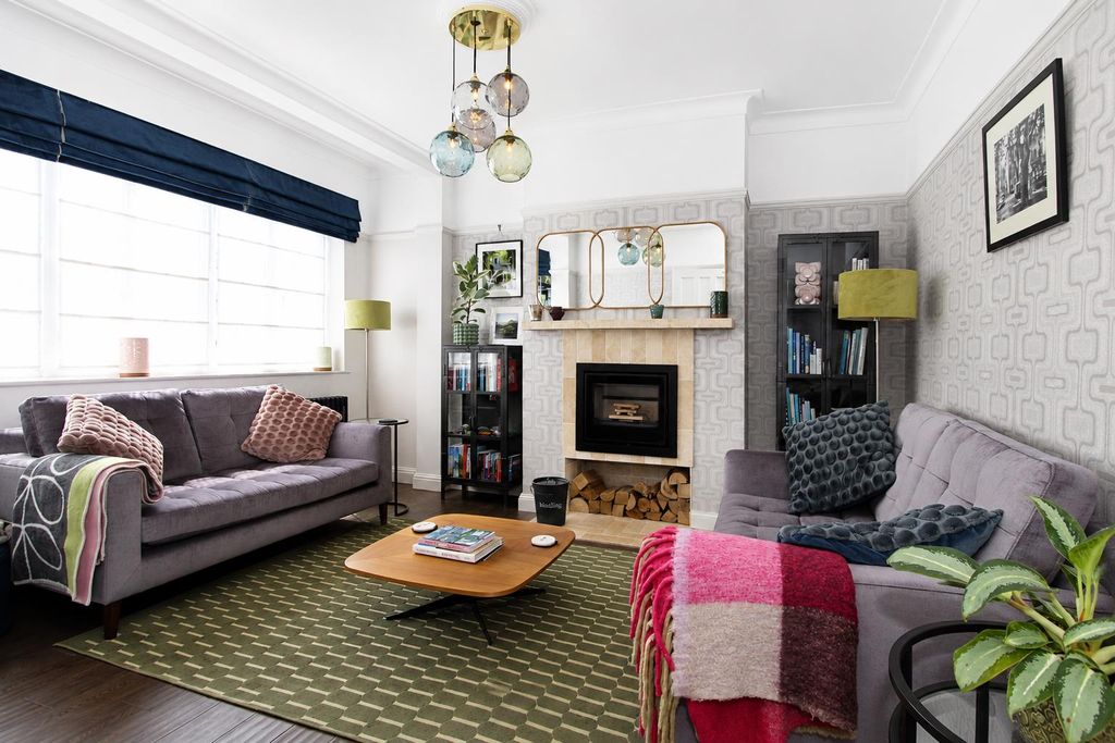 Property photo 3 of 34 Lounge.Png
