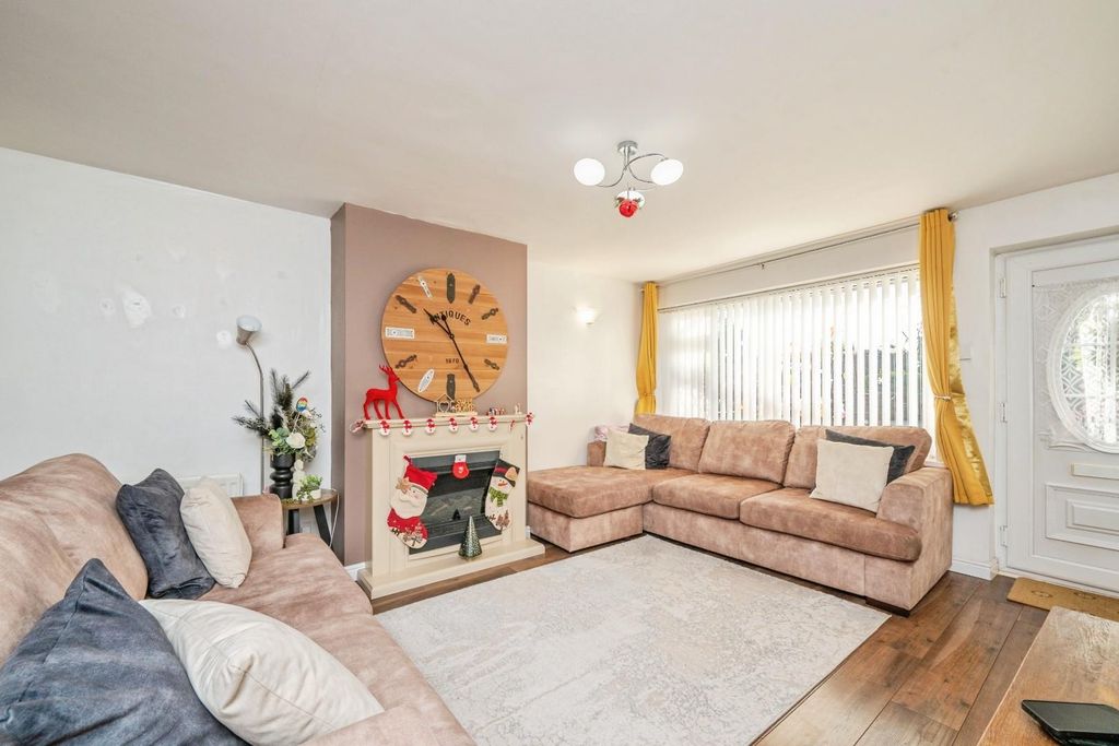 Property photo 3 of 16 21Leyfields-18.Jpg