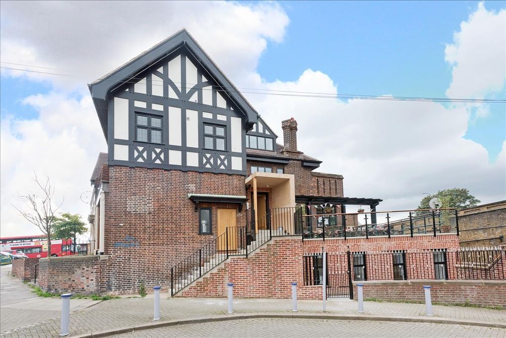 Property photo 2 of 13